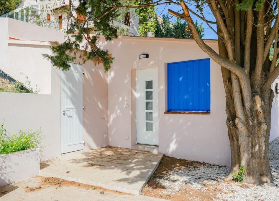 Maisonnette Avec Vue Sur La Exceptionnelle Carqueiranne